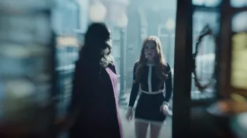 Jupe Alexander Wang Jacquard portée par Cheryl Blossom (Madelaine Petsch) vue dans Riverdale (S06E16)