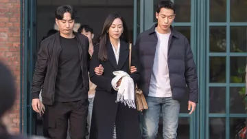 BAU by Bride And You Tania Classic A Line Coat in Navy worn by Oh Soo Jae (Seo Hyun-jin) as seen in Why Her? (S01E07)