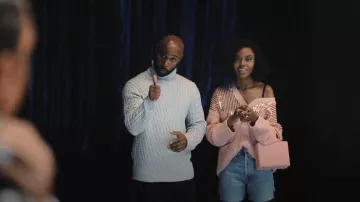 Tell Your Friends Amika Sequins Cardigan porté par Zenzi Fullington (Ashleigh Murray) vu dans Tom Swift (S01E03)