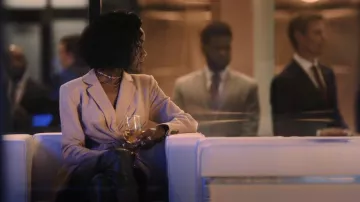 L’Academie Emmy Blazer porté par Zenzi Fullington (Ashleigh Murray) vu dans Tom Swift (S01E03)