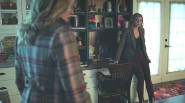 Leggings Maeve High-Rise portés par Betty Cooper (Lili Reinhart) vus dans Riverdale (S06E14)