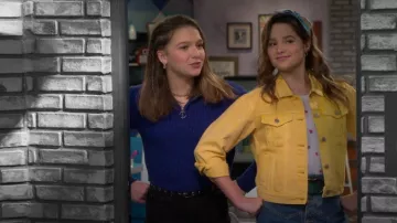 Old Navy EveryWear Printed Slub-Knit Tee porté par Presley (Jayden Bartels) comme on le voit dans Side Hustle (S01E16)