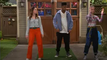 White Fawn Flo­ral Tie Front Girls Cardi­gan worn by Lex (Jules LeBlanc) as seen in Side Hustle (S01E19)