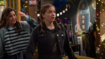 Lovers And Friends Wolf Clas­sic Tee worn by Presley (Jayden Bartels) as seen in Side Hustle (S01E25)