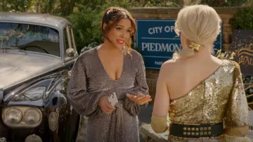 Robe Margarita rétrofete portée par Cristal Carrington (Daniella Alonso) vue dans Dynasty (S05E07)