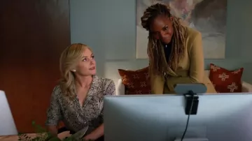 Rails Rebel Animal Print Silk Shirt usada por Amy Quinn (Lindsey Gort) como se ve en All Rise (S03E01)