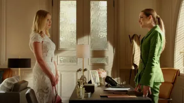 Jonathan Simkhai Cut Out-Detail Robe Midi portée par Patty comme on le voit dans Dynasty (S05E08)