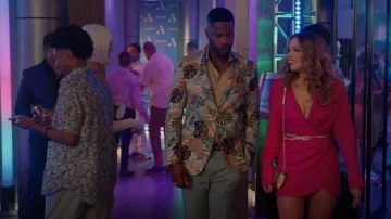 B-Low The Belt Baby Farah Belt portée par Fallon Carrington (Elizabeth Gillies) vue dans Dynasty (S05E09)