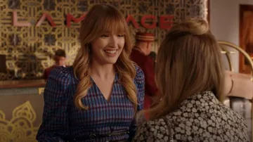 Robe Baum und Pferdgarten Aoife portée par Kirby Anders (Maddison Brown) vue dans Dynasty (S05E09)