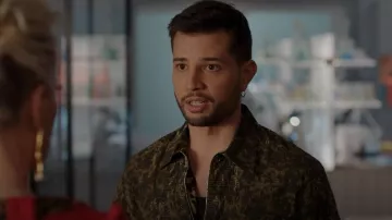 Chemise zippée imprimée Givenchy Camicia portée par Sam Jones (Rafael de la Fuente) vue dans Dynasty (S05E09)