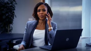 Alexander McQueen Paneled Wool Flannel Blazer usado por Andrea 'Andi' Barnes (KJ Smith) como se ve en Tyler Perry's Sistas (S04E12)