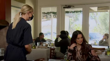 Blouse en soie Zimmermann portée par Kyle Richards dans The Real Housewives of Beverly Hills (S12E05)