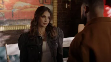 Chaqueta de mezclilla de manga de marco usada por Nina (Felisha Terrell) como se ve en Dinastía (S05E10)
