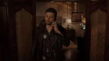 All Saints Short-Sleeve Button-Up Camp Shirt porté par Sam Jones (Rafael de la Fuente) comme on le voit dans Dynasty (S05E10)
