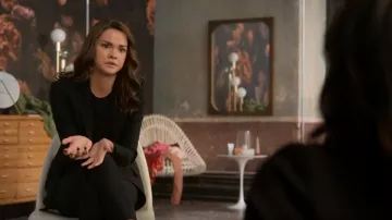 Club Monaco Borrem Blazer de un solo botón usado por Callie Adams Foster (Maia Mitchell) como se ve en Good Trouble (S04E01)