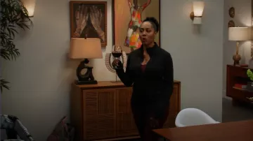 Lululemon Define Jacket porté par Lola Carmichael (Simone Missick) vu dans All Rise (S03E04)
