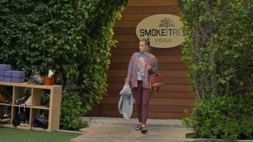 Birkenstock Arizona Sandalias En Habana usadas por Maggie (Rebecca Rittenhouse) como se ve en Maggie (S01E01)