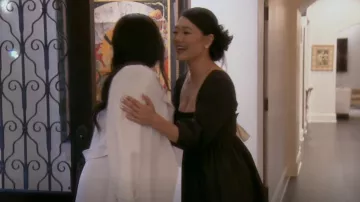 Jonathan simkhai Tie Back Mini Robe portée par Crystal Kung Minkoff comme on le voit dans The Real Housewives of Beverly Hills (S12E03)