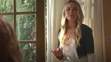 Jonathan Simkhai Erika Silk Lace Cami porté par Maggie (Rebecca Rittenhouse) vu dans Maggie (S01E02)