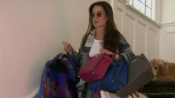 La raya de túnica de estadista mayor usada por Kyle Richards como se ve en The Real Housewives of Beverly Hills (S12E03)