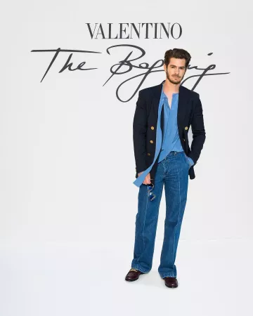 Camisa de blusa azul usada por Andrew Garfield en la cuenta de Instagram de @maisonvalentino
