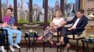 Gianvito Rossi Mirror Calfskin Stiletto Pumps worn by Kelly Ripa as seen in LIVE with Kelly and Ryan on 11 Juillet 2022