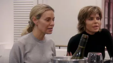 Sweat-shirt Givenchy Logo porté par Dorit Kemsley vu dans The Real Housewives of Beverly Hills (S12E01)