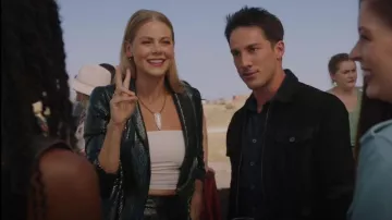 All Saints Leanna Sequin Blazer usado por Isobel Evans (Lily Cowles) visto en Roswell, Nuevo México (S04E03)