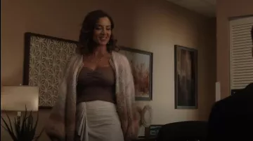 IRO Zyrma Skirt worn by Maria DeLuca (Heather Hemmens) as seen in Roswell, New Mexico (S04E03)