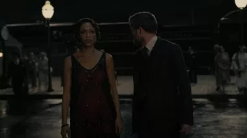 Myrte charleston des années 20 porté par Maeve Millay (Thandie Newton) vu dans Westworld (S04E03)