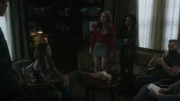 Smythe Taped Peaked Lapel Blazer usado por Toni Topaz (Vanessa Morgan) como se ve en Riverdale (S06E01)