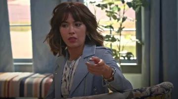 Veste IRO Ashville In Summer Blue portée par Louise (Nichole Bloom) vue dans Maggie (S01E06)