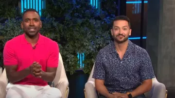 Paul Smith Ditsy Camisa con estampado floral usada por Jai Rodríguez como se ve en E! Noticias Daily Pop el 14 de julio de 2022