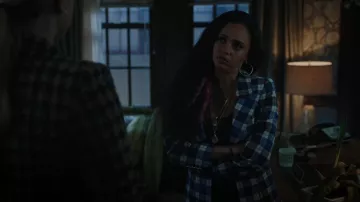 Smythe Duchess Plaid Blazer usado por Toni Topaz (Vanessa Morgan) como se ve en Riverdale (S06E02)