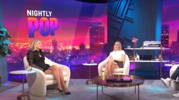 Christian Louboutin Me Dolly Peep Toe Slide Sandal porté par Morgan Stewart comme on le voit dans E! News Nightly Pop le 13 juillet 2022