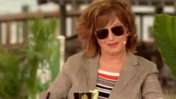 Theory Hemp Blazer usado por Joy Behar como se ve en The View el 29 de junio de 2022