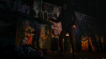 Steve Madden Indra Botines usados por Toni Topaz (Vanessa Morgan) como se ve en Riverdale (S06E02)