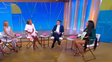 Minifalda de lana con cinturón de Balmain usada por Ashanti como se ve en Good Morning America Weekend el 13 de julio de 2022