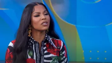 Dolce & Gabbana Poppy & Zebra Print Cotton Shirt usada por Ashanti como se ve en Good Morning America Weekend el 13 de julio de 2022