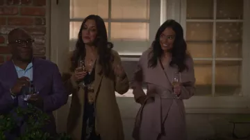 Tahari Ella Coat worn by Jessie (Chloe Bridges) as seen in Maggie (S01E07)