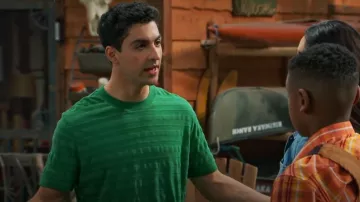 Ted Baker Nekache T-shirt rayé Cotton-Blend porté par Parker Preston (Trevor Tordjman) vu dans BUNK’D (S06E05)