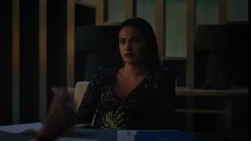 Robe à paillettes brodée balmain en feuilles de palmier portée par Veronica Lodge (Camila Mendes) vue dans Riverdale (S06E03)