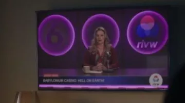 Paul Smith Swirl Print Silk Shirt usado por Alice Cooper (Mädchen Amick) como se ve en Riverdale (S06E03)