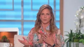 Zimmermann Cassia Patchwork-Design Vestido usado por Natalie Morales como se ve en The Talk el 11 de julio de 2022