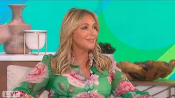 Dolce and Gabbana Camisa de gasa de seda con estampado floral usada por Kellyann Petrucci como se ve en The Talk el 14 de julio de 2022