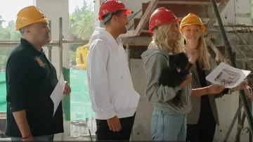 Sweat à capuche Céline Fleece porté par Caroline Stanbury vu dans The Real Housewives of Dubai (S01E04)
