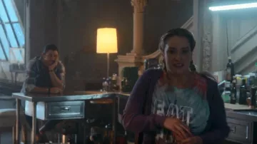Wildfox Eat Pie Tie Dye Vintage Muscle Tank usado por Davia Moss (Emma Hunton) como se ve en Good Trouble (S04E10)