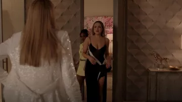David Koma Tulle-Paneled Cady Gown porté par Fallon Carrington (Elizabeth Gillies) comme vu dans Dynasty (S05E14)