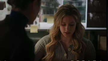 Suéter de punto de lino Ganni usado por Betty Cooper (Lili Reinhart) como se ve en Riverdale (S06E06)