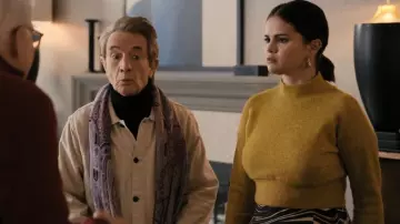 & Other Stories Mock Neck Sweater porté par Mabel Mora (Selena Gomez) vu dans Only Murders in the Building (S02E04)